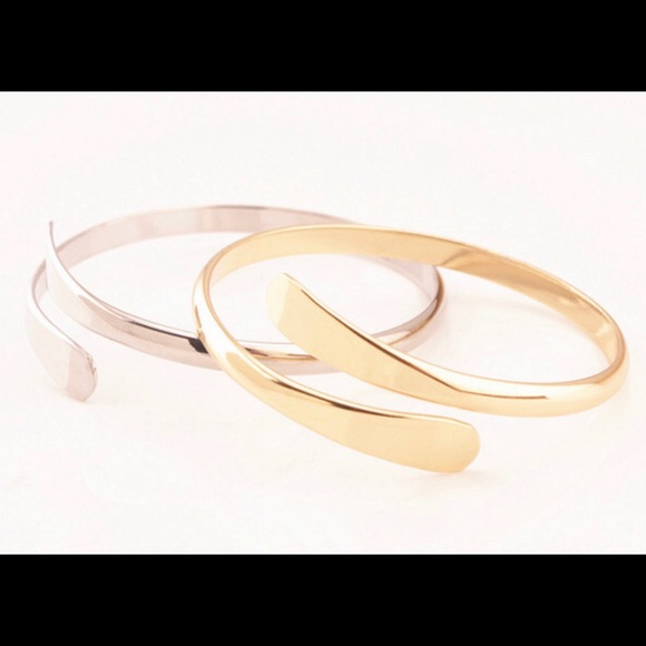 Adjustable Gold bangle - Picture 2 of 3